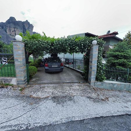 Postmans Apartment Under Meteora Калампака Экстерьер фото