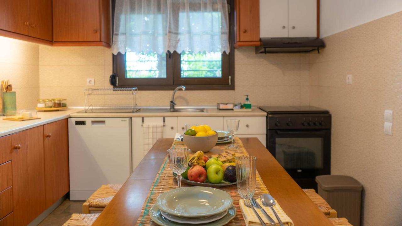 Postmans Apartment Under Meteora Калампака Экстерьер фото